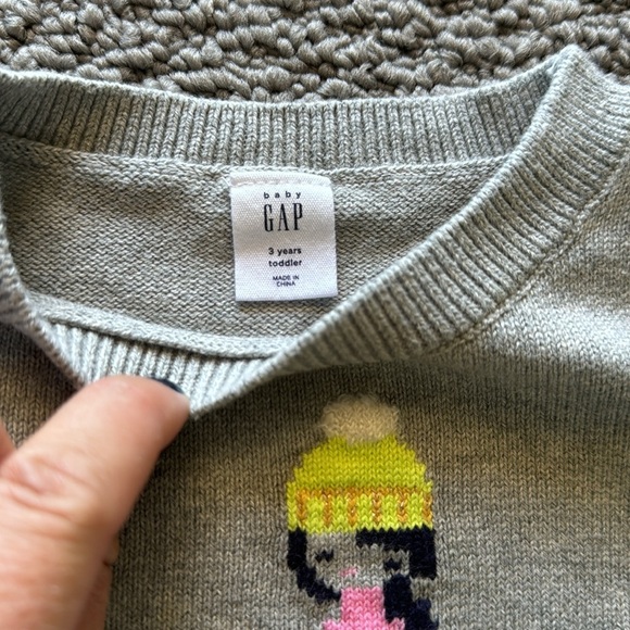 Gap peplum sweater in grey with fuzzy polar bear size 3T - Picture 3 of 3